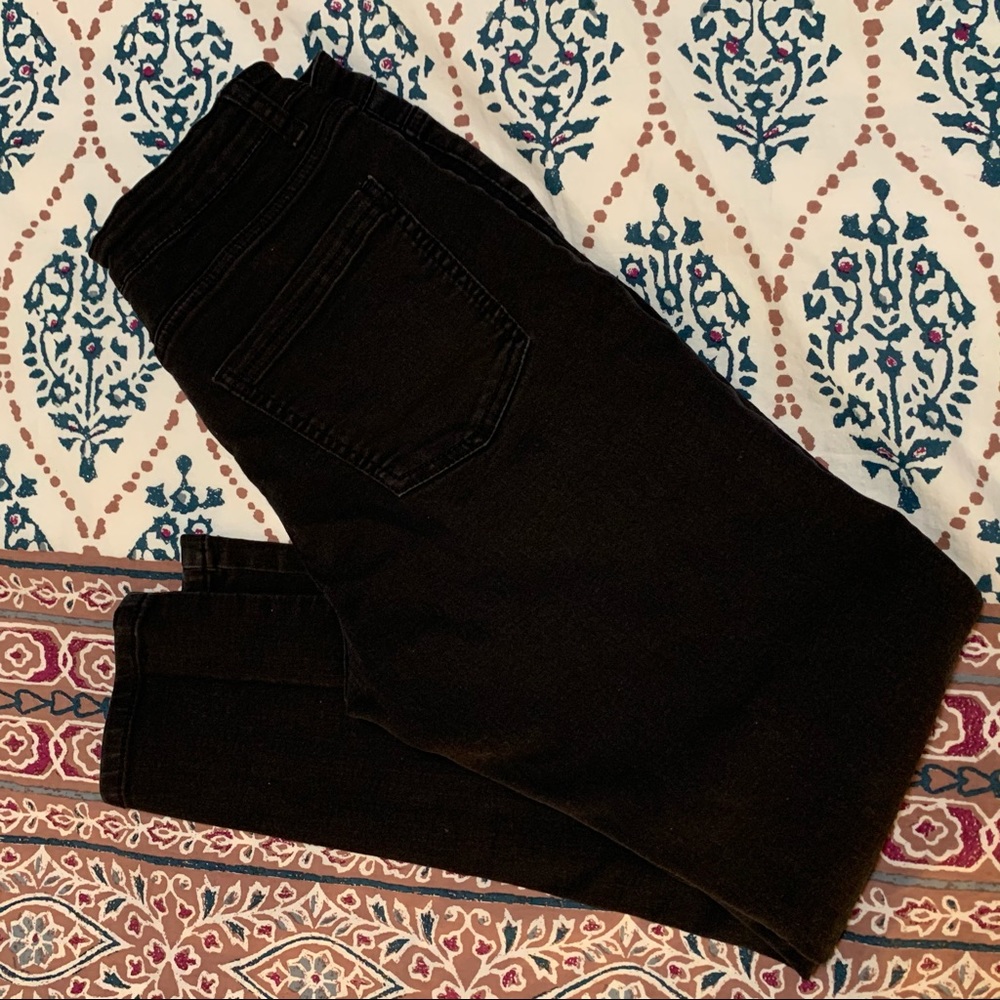 black stretch skinnies